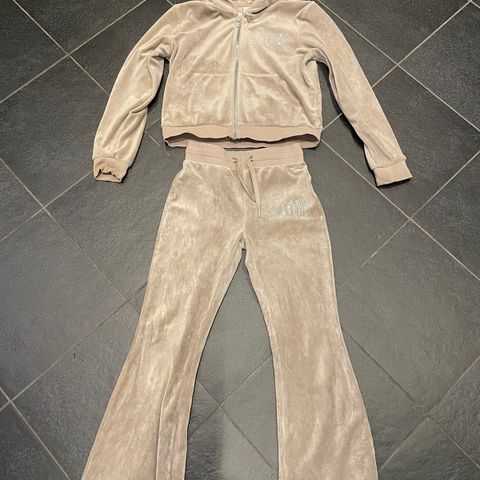 Velour sett fra Lindex str 146/152 (10-11 år) selges samlet 150,-