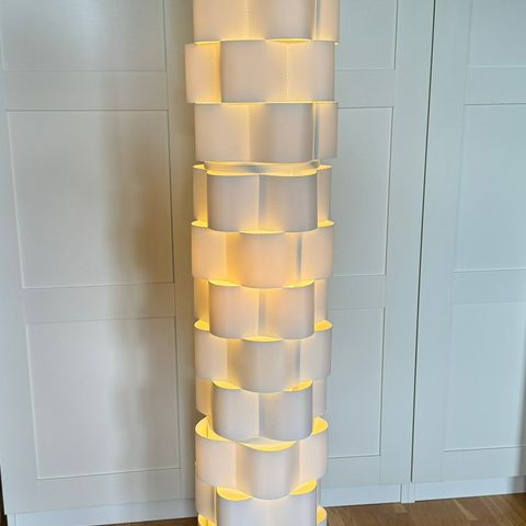 Lågtrykk gulvlampe fra IKEA