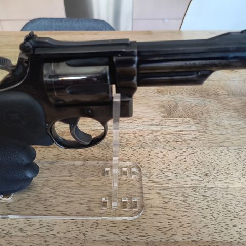 RESERVERT!! Smith and Wesson mod. 19-4 357 magnum