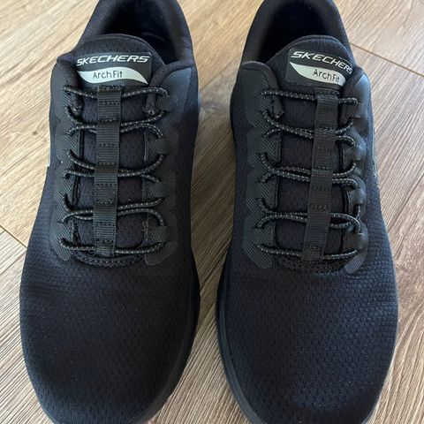 Ubrukte Skechers Air-Cooled ArchFit i str. 41,-