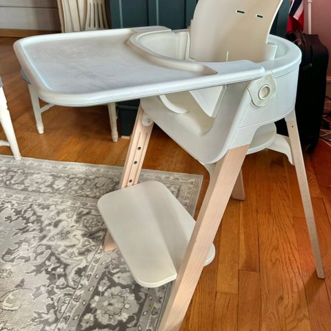 Stokke steps babysett med vippestol