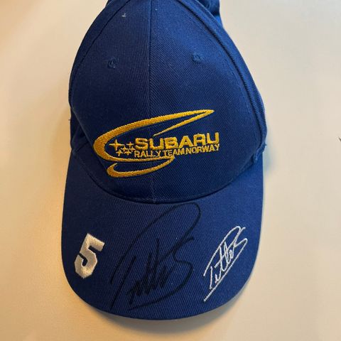 Subaru Rally Team caps signert av Petter Solberg