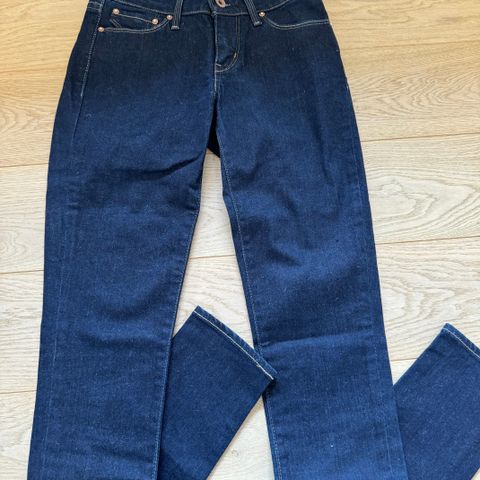 Levis jeans W23 L32