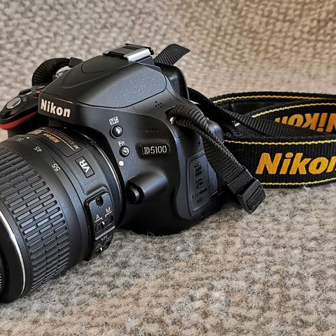 Nikon D5100 med AF-S 18-55mm f/3.5-5.6G objektiv