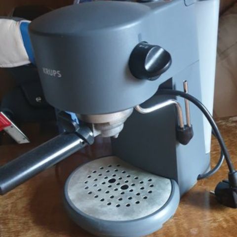 Espressomaskin kaffemaskin med 4 Arcoroc France kopper