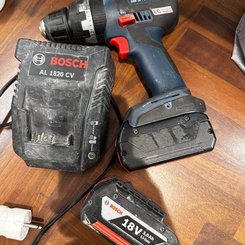 Bosch drill med slagfunksjon med lader og 1stk 3ah og 1stk 5ah batteri