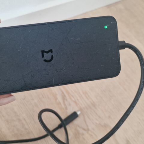 Batterilader til XIAOMI el-sparkesykkel.