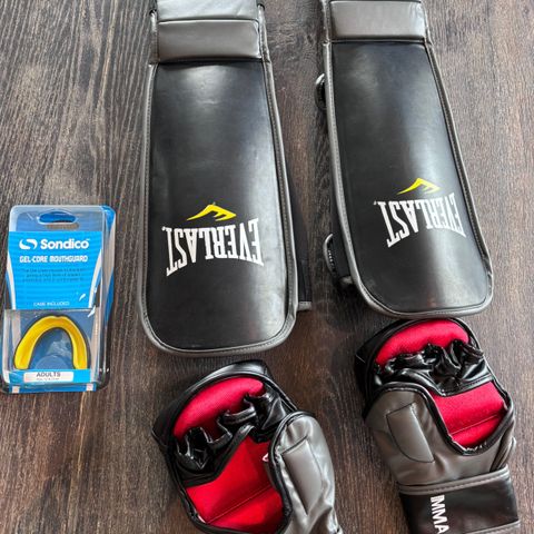 Everlast MMA hansker og leg/shinguard med tannbeskytter