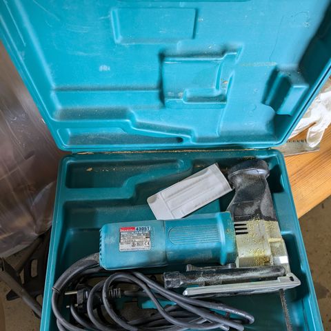 Makita stikksag 4305T