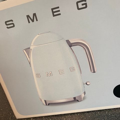 SMEG Vannkoker. Helt ny. Fargen en svart:)