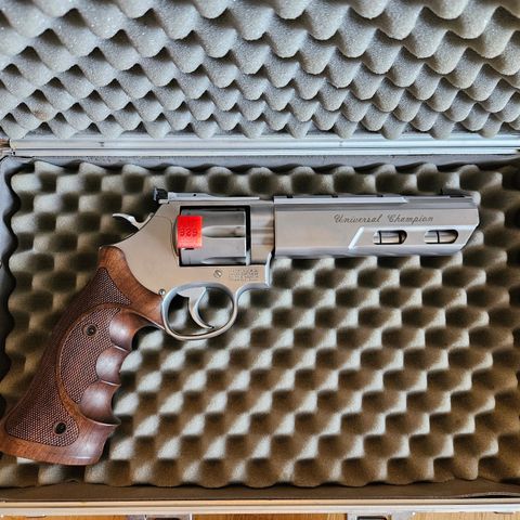 Smith&Wesson 686 PC Universal Champion