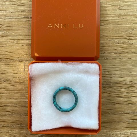 Anni Lu ring