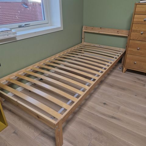 Ikea Neiden seng 90x200