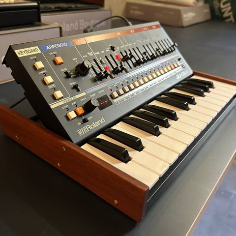 Roland ju-06a