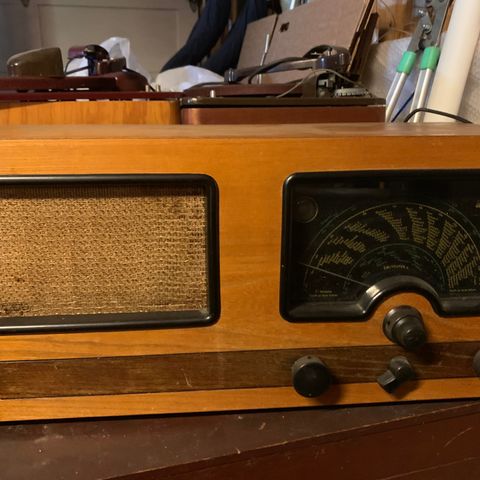 Gamle radioer til salgs