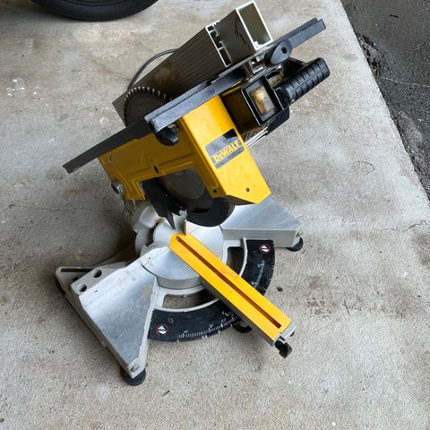 Dewalt DW711 kapp og gjærsag, kombisag.