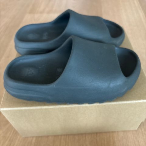 Yeezy slide granit str 39 (= str 37)