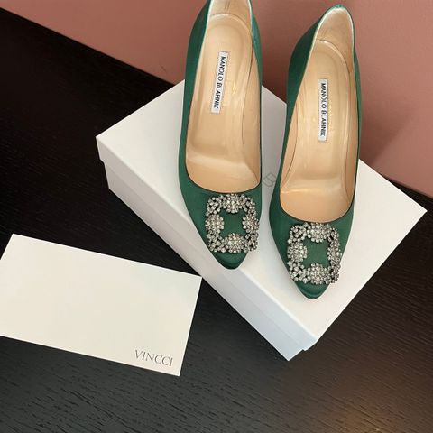 Manolo Blahnik Hangisi 70