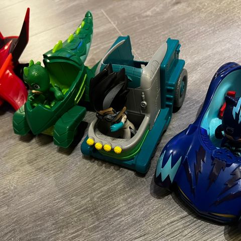 PJ Masks (pysjheltene) figurer og kjøretøy