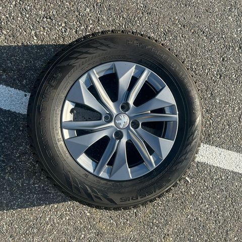 PEUGEOT 2008E Komplette originale VINTER dekk+felger sett 16” NOKIAN