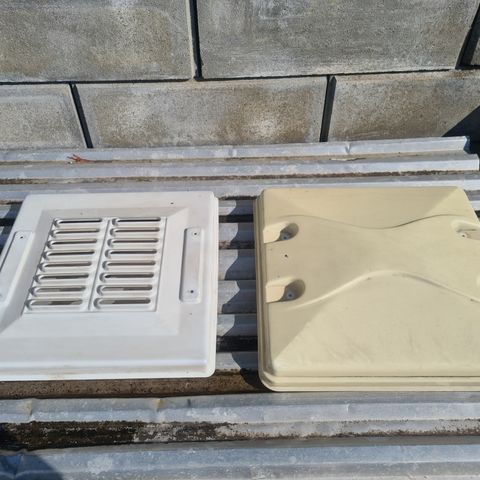 Hymer B544 toilet skylight