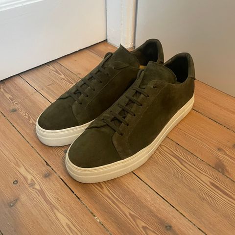 J. Lindeberg sneakers i semsket skinn (str 43)