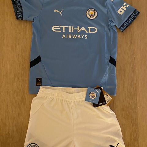 Manchester City 23/24 Haaland drakt og shorts str 152