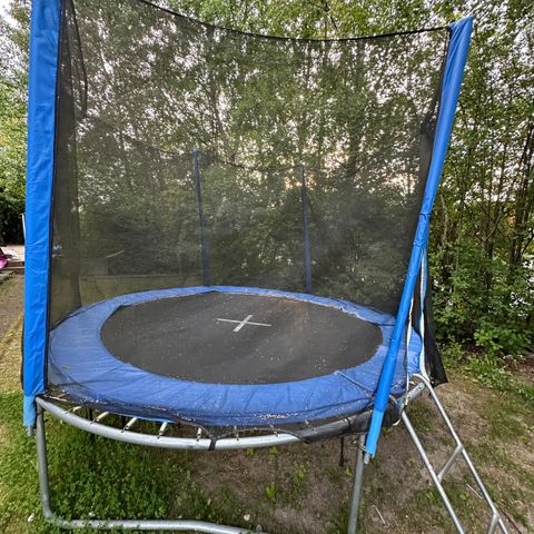 Stor Trampoline - demontert