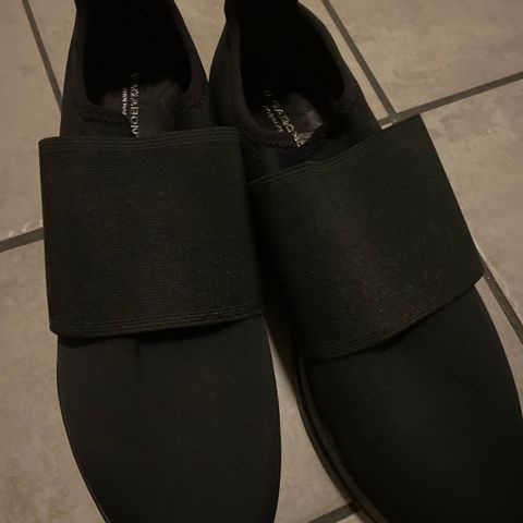 Flotte svarte sko