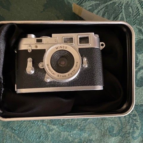 Leica Minox miniature digital camera (5.0 mexapixels)