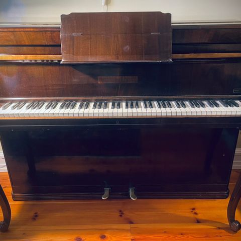 Piano. Betaler 1000kr for fjerning