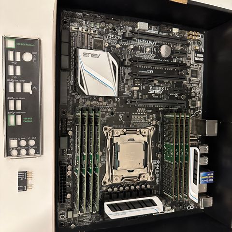 Asus X99 med 256GB ECC ram og Xeon CPU