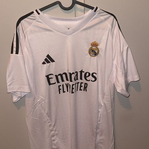 Real Madrid 24/25 Drakt