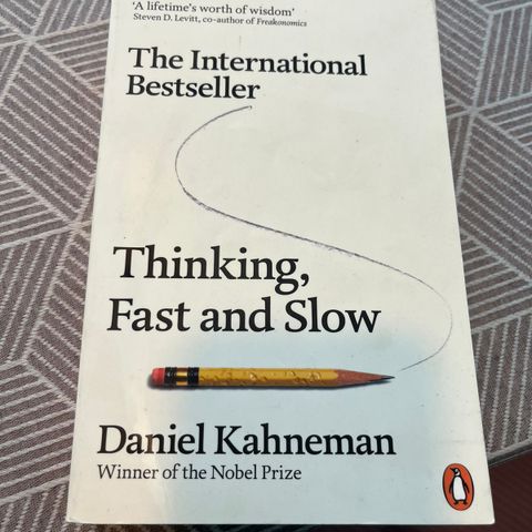 Thinking Fast and slow av Daniel Kahneman