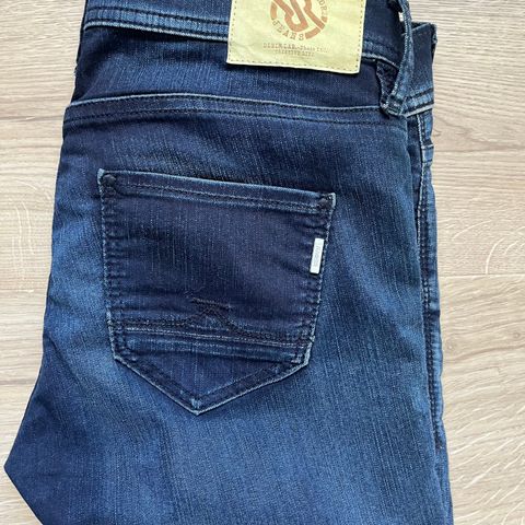 Dameklær, jeans