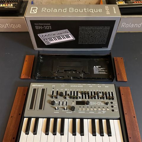 Roland sh-01a