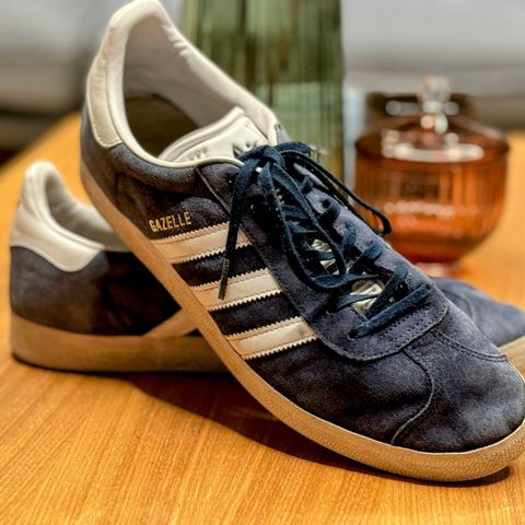 Pent brukte Adidas «gazelle» sko | str 43/44