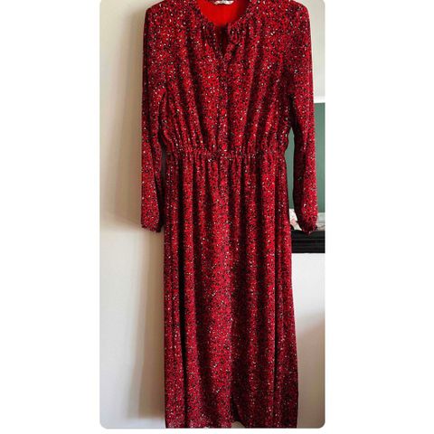 Rød lang kjole fra ONLY ønskes kjøpt