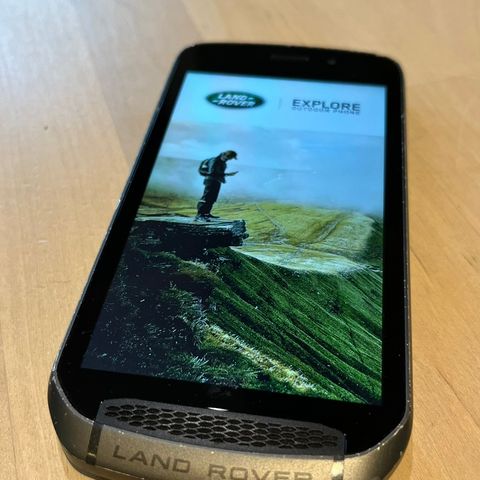 Tøff Land Rover mobiltelefon m/Google Android selges!