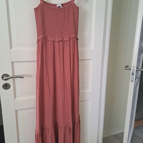 B.young lang kjole/ maxikjole i nydelig korallrosa farge