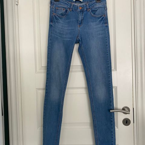 Jeans fra Gina (str M)