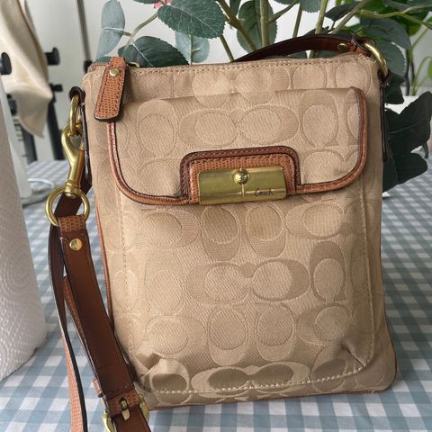 Coach cross- body veske