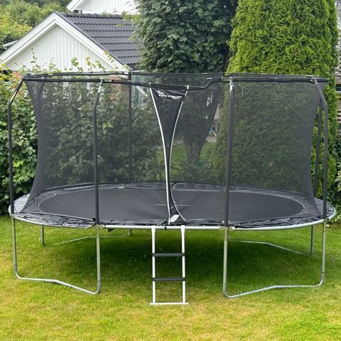 Trampoline gis bort mot henting