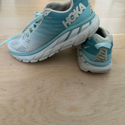 Hoka Clifton 6 selges rimelig!