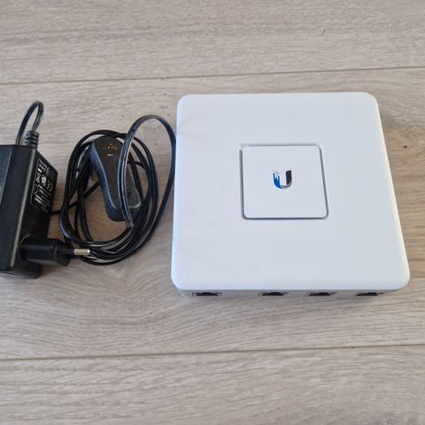 Ubiquiti UniFi Security Gateway (USG)