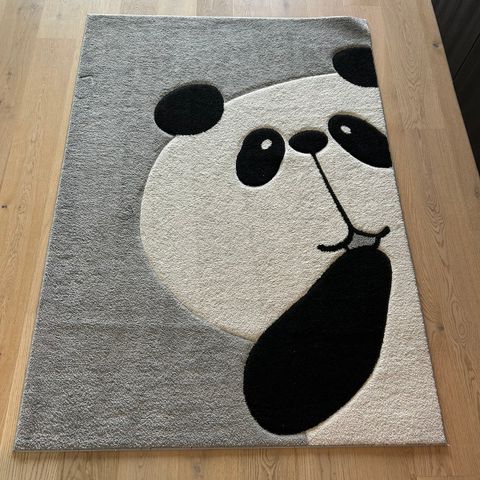 Gulvteppe til barnerom med panda