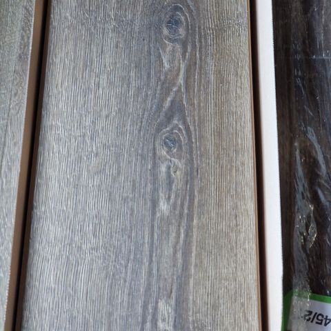 Overskudd av Pergo Country Oak laminatgulv - 3 hele planker