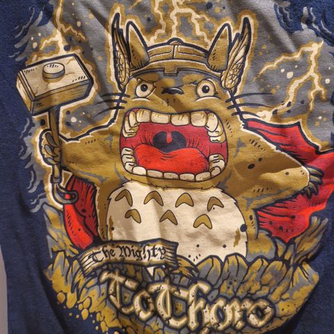 Teefury Totoro | Thor med hammeren