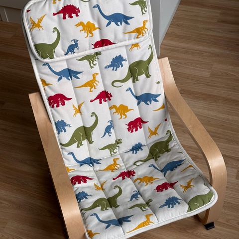 Barnestol, bjørkefiner/Med  skog dinosaurmønster