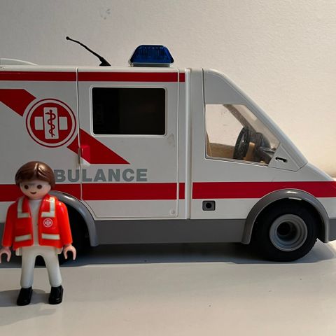 Playmobil ambulanse